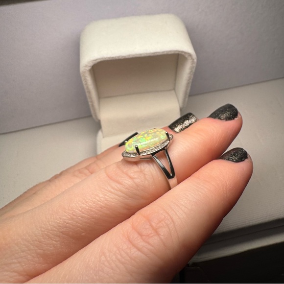 Opal-like CZ 925 Sterling Silver Band Ring Size 8.25 - Picture 3 of 11